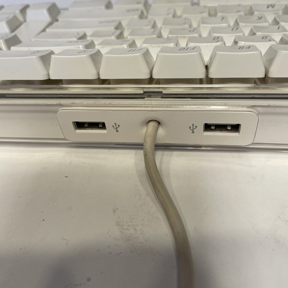 Apple A1048 USB Wired Keyboard w/ 2 USB Ports TESTED - Picture 5 of 7